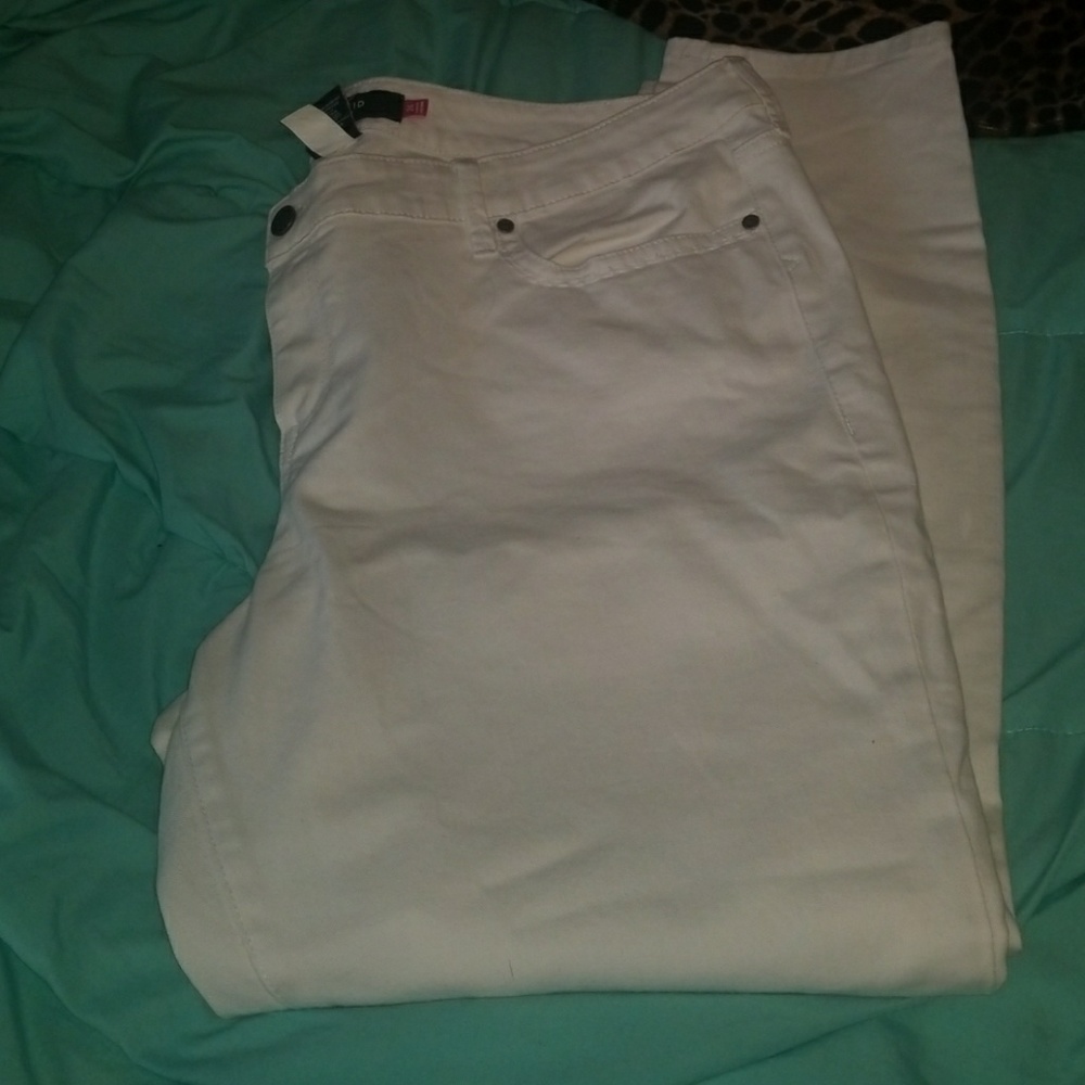 White skinny jeans